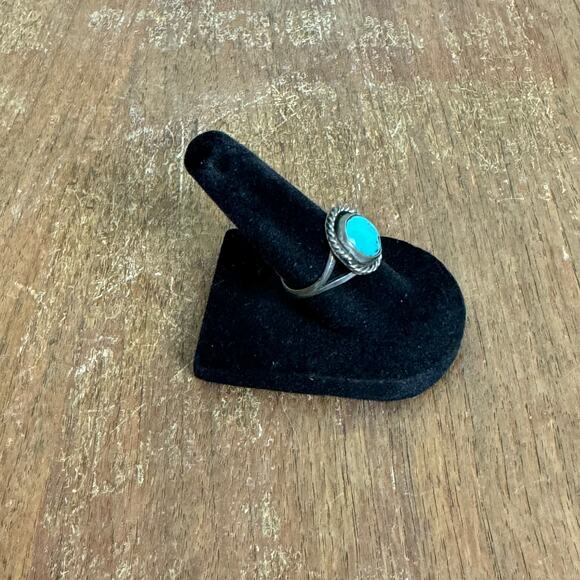 Vintage Navajo Sterling Silver Round Turquoise ring Size 5.25 - Picture 4 of 7